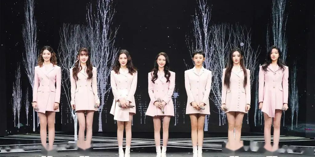 女团发型教程简单漂亮,女团发型甜酷风格戴大蝴蝶结