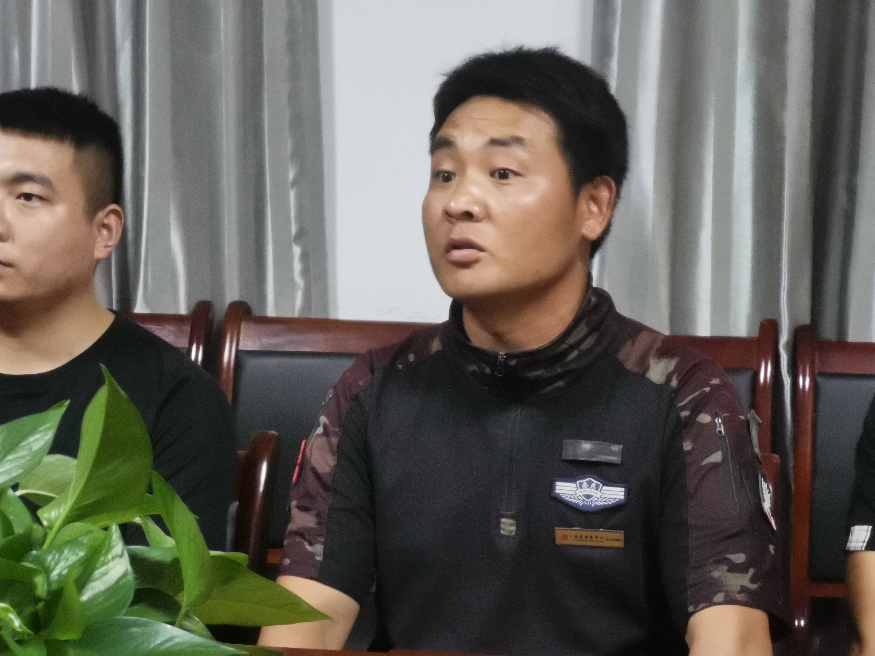 大荔秦东考务中心·金龙•鸿运驾校举办庆祝八一建军节座谈会