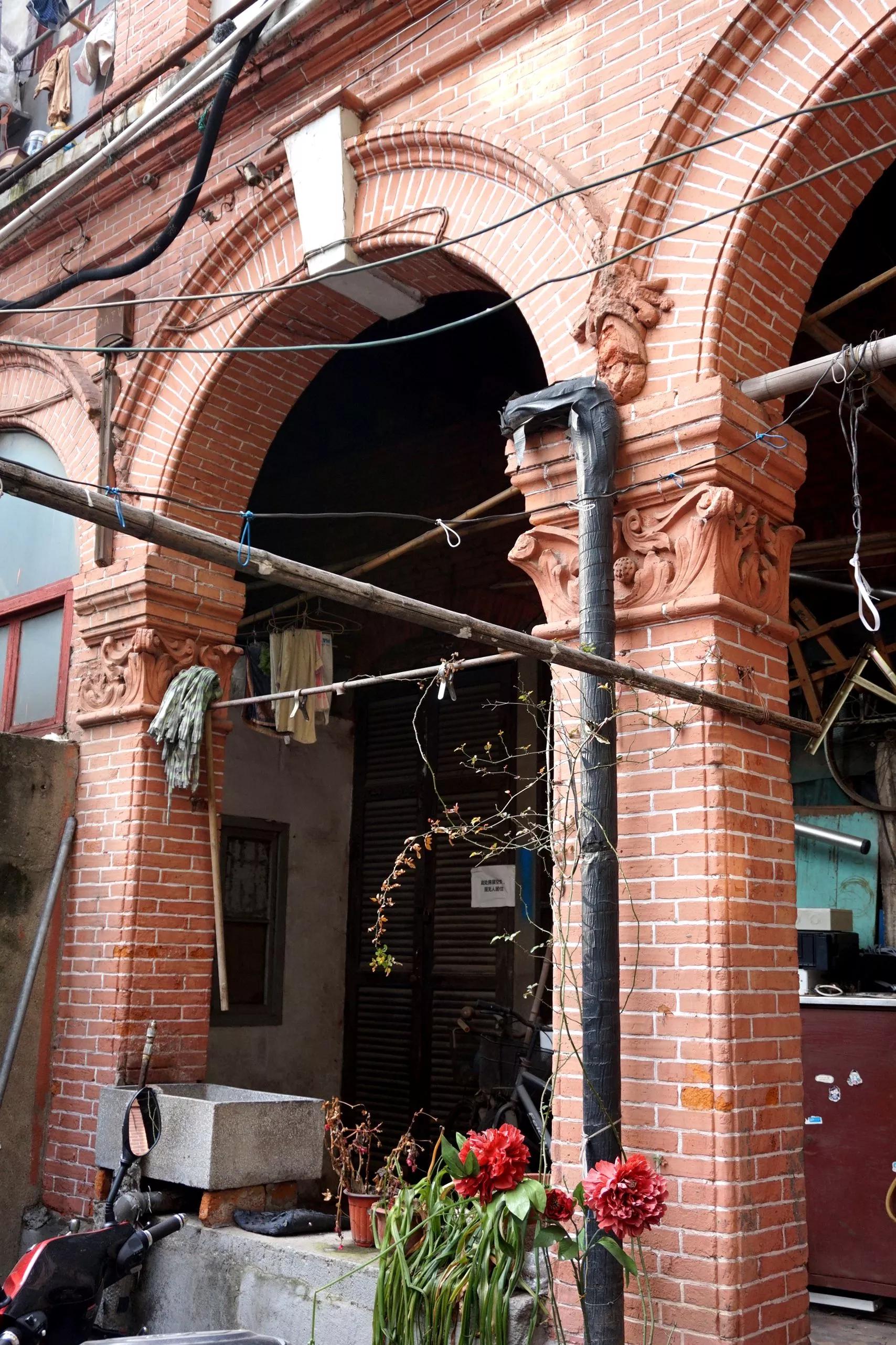 挥挥手不留痕迹,挥挥手不带走一粒尘土