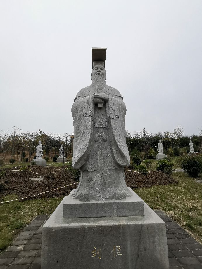 武官不怕死，文官不爱钱，人民安居乐业，百业兴旺，怎能不强盛？