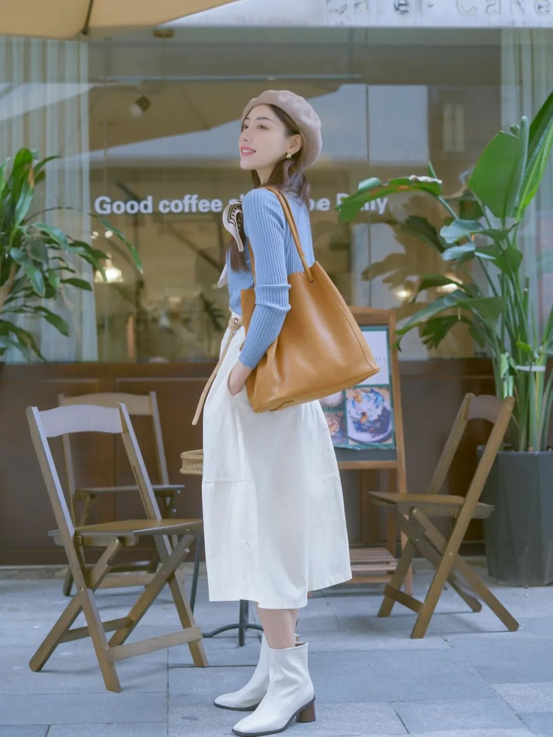 胖mm粗腿马丁靴冬季加绒羊羔绒,今年最火的中筒靴粗腿圆头马丁靴