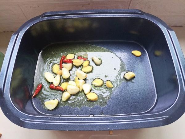 炖鱼用它味道更鲜美没有一点腥味,炖鱼浇汤汁