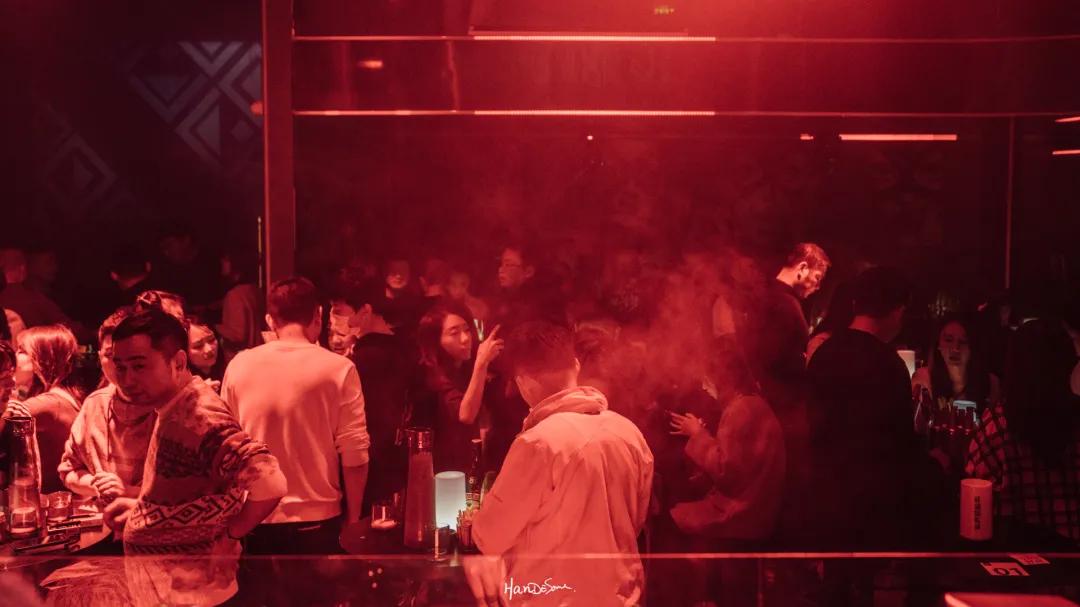 武汉嫂子和男将的秘密狂欢派对，在沿江大道153号