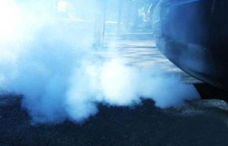 汽车尾气异常怎么回事,尾气排放故障灯亮需要停车检查吗