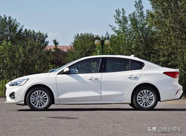 福特福克斯发动机扭矩问题,福特福克斯2014款三厢1.8手动油耗