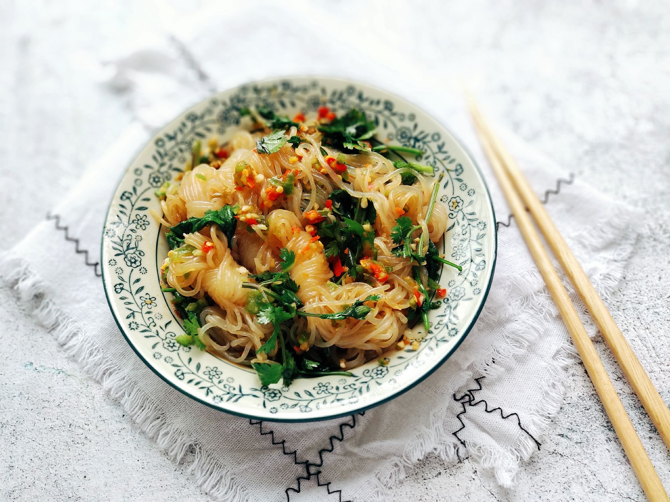 低脂美味的凉拌魔芋丝巨简单,酸辣脆爽的魔芋丝