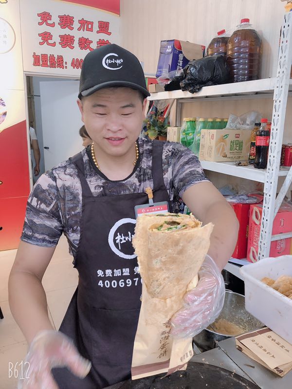 走进淮安美食，专访煎饼王杜小林，十几年的煎饼情