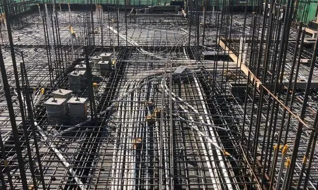 一楼墙体潮湿怎么防潮,农村自建房内墙潮湿