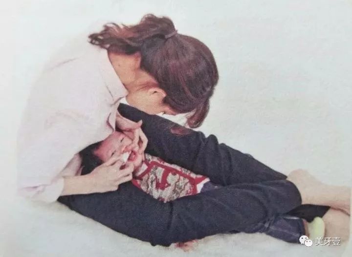 宝宝不爱刷牙用什么方法,宝宝不肯洗脸刷牙要怎么引导