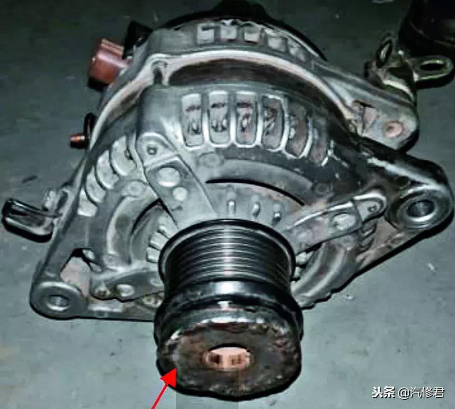 变速箱线束接口渗油导致故障,汽车变速箱阀体油管