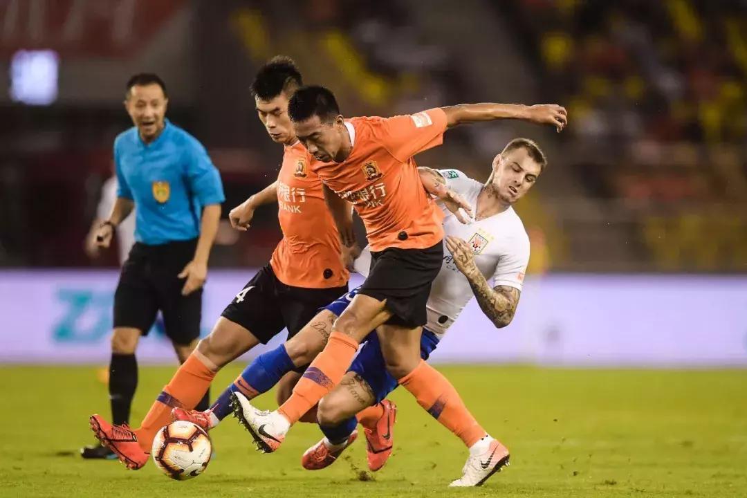 武汉卓尔4比3逆转广州富力,武汉卓尔赢球