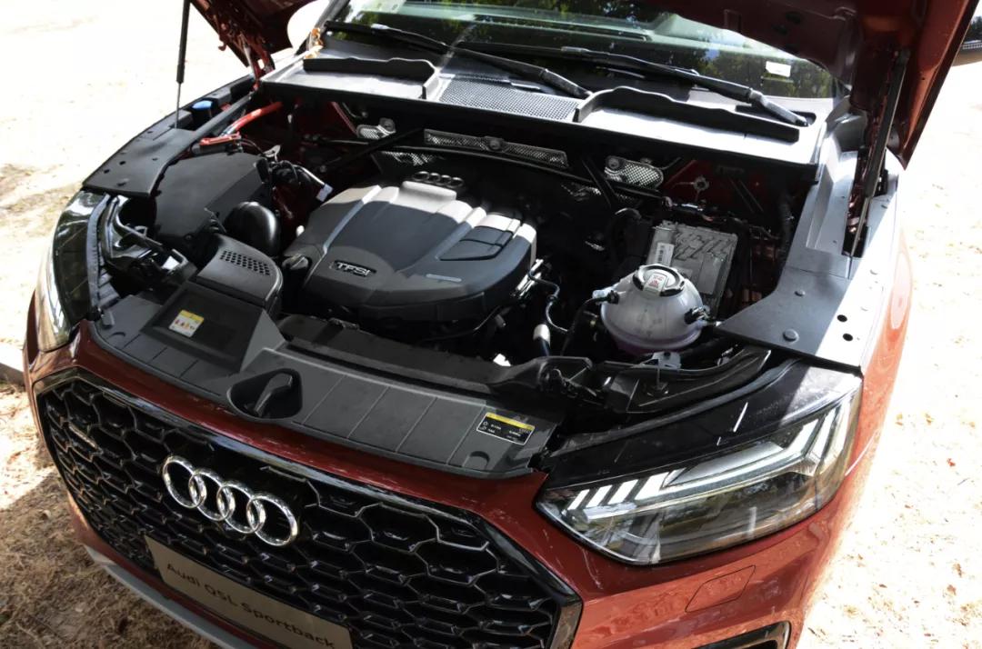 奥迪q5轿跑和奔驰glc,奥迪q5轿跑2022落地