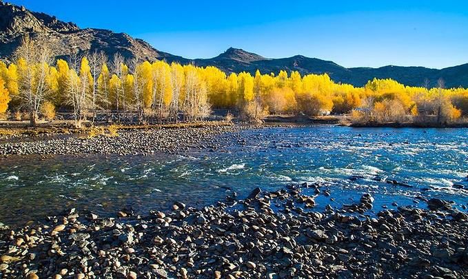 三山夹两盆指哪些山脉和盆地,三山夹两盆是哪几个山脉