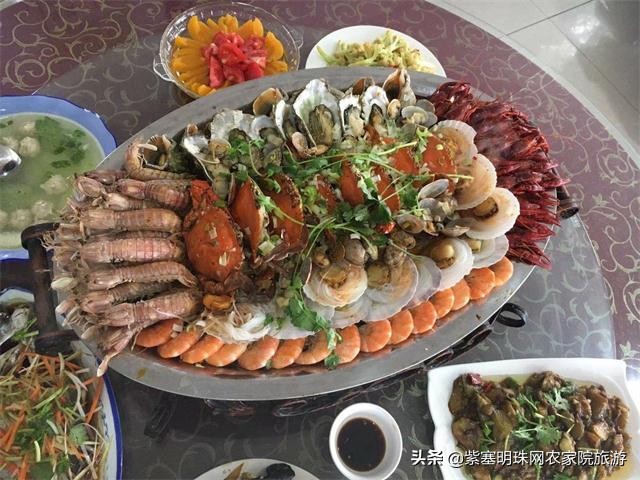 去赶海抓螃蟹海边淋雨捡贝壳,来海边抓螃蟹拾贝壳