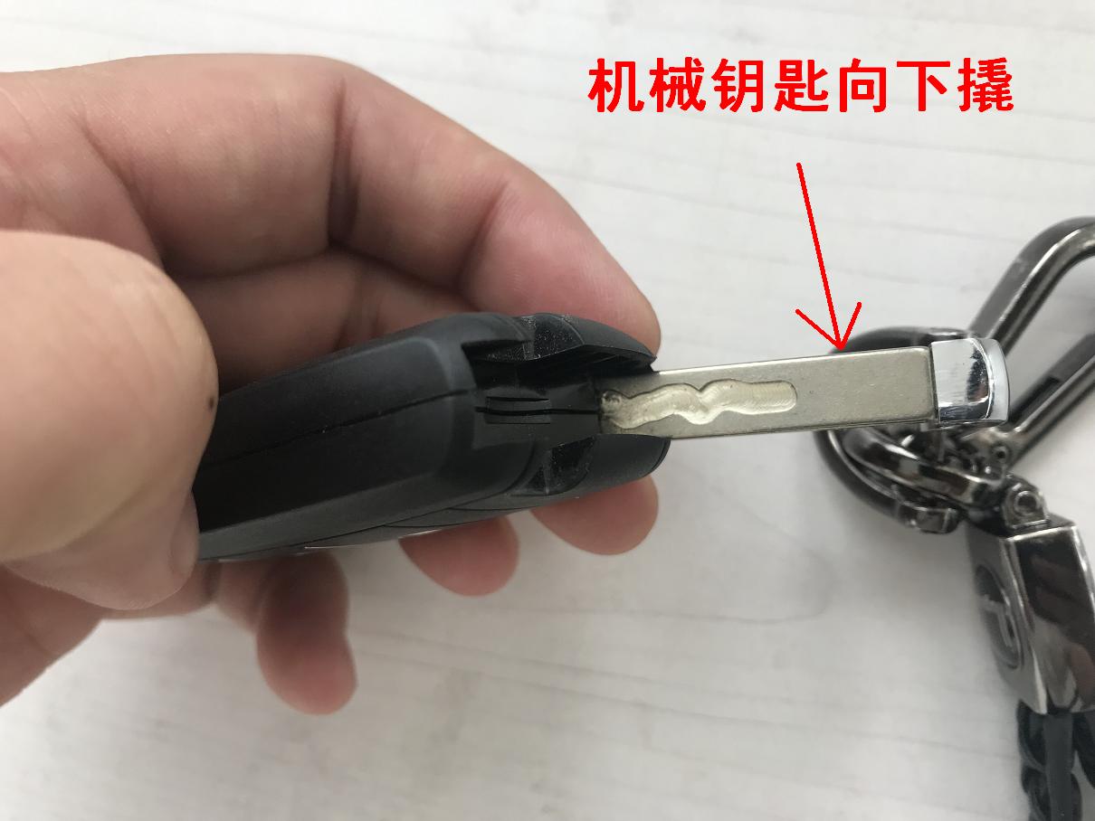 长安cs55遥控钥匙电池怎么换,长安cs55遥控钥匙怎么换电池