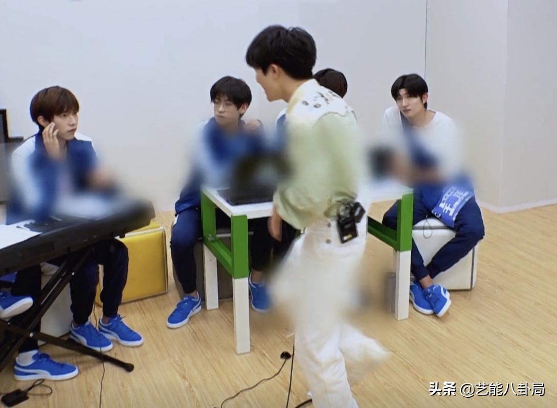 *制抵**升级！辱华品牌全打码，多档综艺集体行动，满屏行走的马赛克