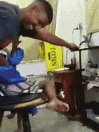 搞笑gif妹子这手速老厉害了,搞笑gif开心一刻不按常理出牌