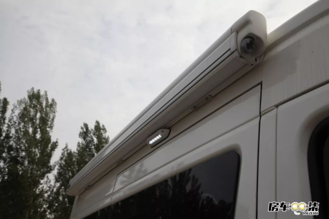 外观低调,配置却很丰富,老百姓也能买得起的东风舒侣B型房车