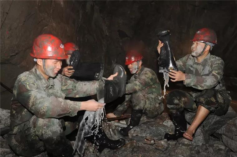 以无名铸威名，长剑问天背后的英雄……