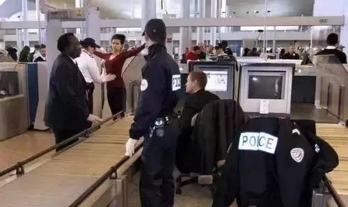 揭发史上最致命的旅游骗局 (国外旅游骗局大揭秘)