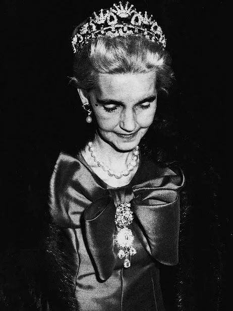 身家上亿的她，做了一辈子“公主梦”，最后人财两空