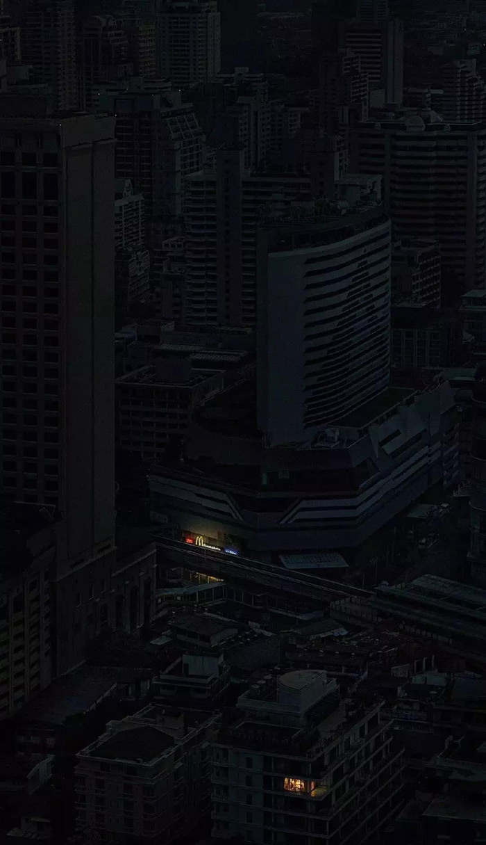 麦当劳的创意海报是什么,麦当劳星空海报又火了