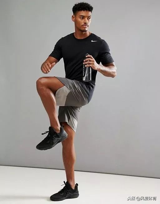健身肌肉男穿衣搭配图片,肌肉男在健身穿衣搭配