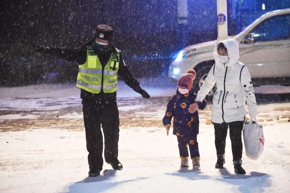 战严寒抗风雪护君平安,战严寒护平安