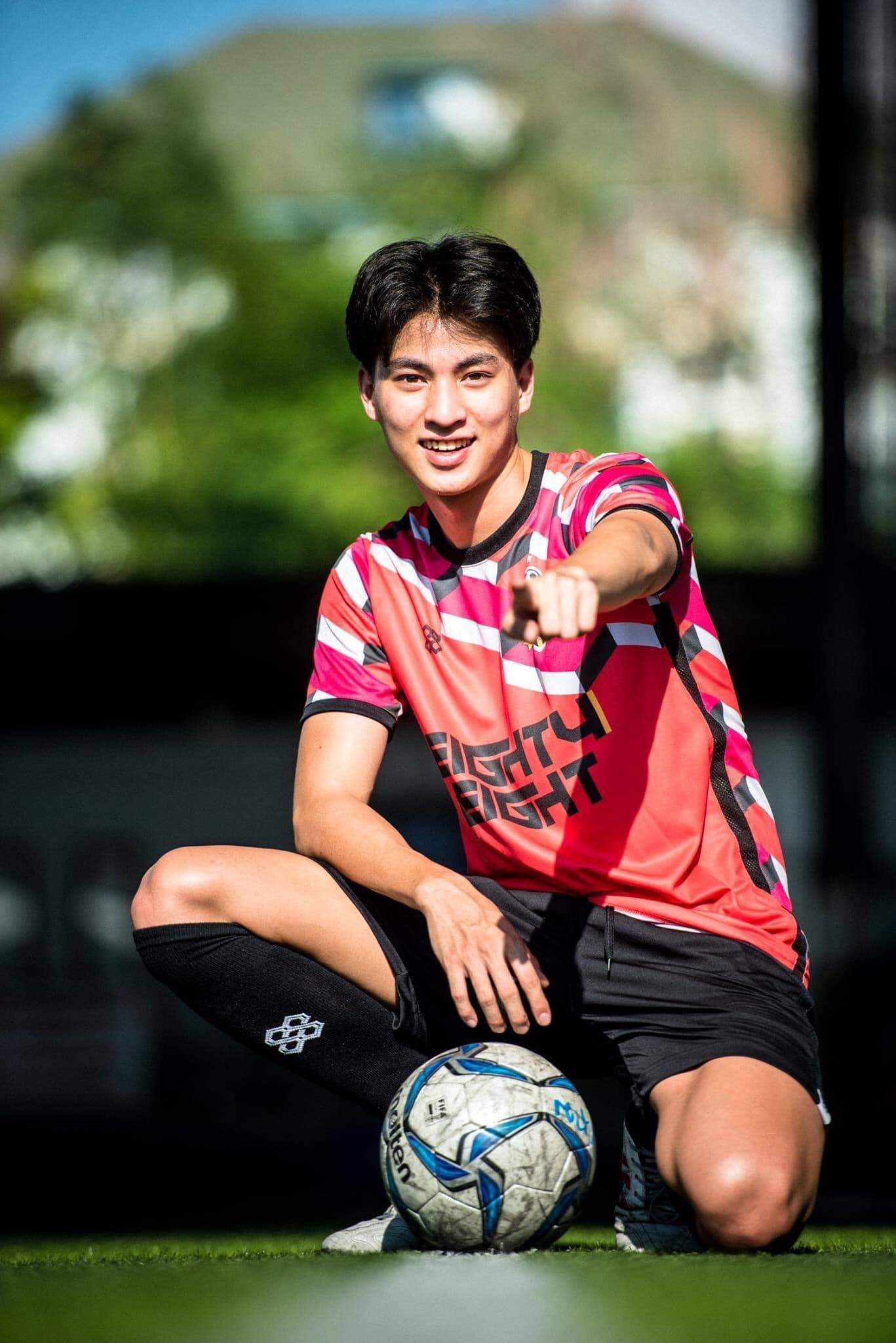 足球少年糕卡娜：热爱足球的他快乐无比