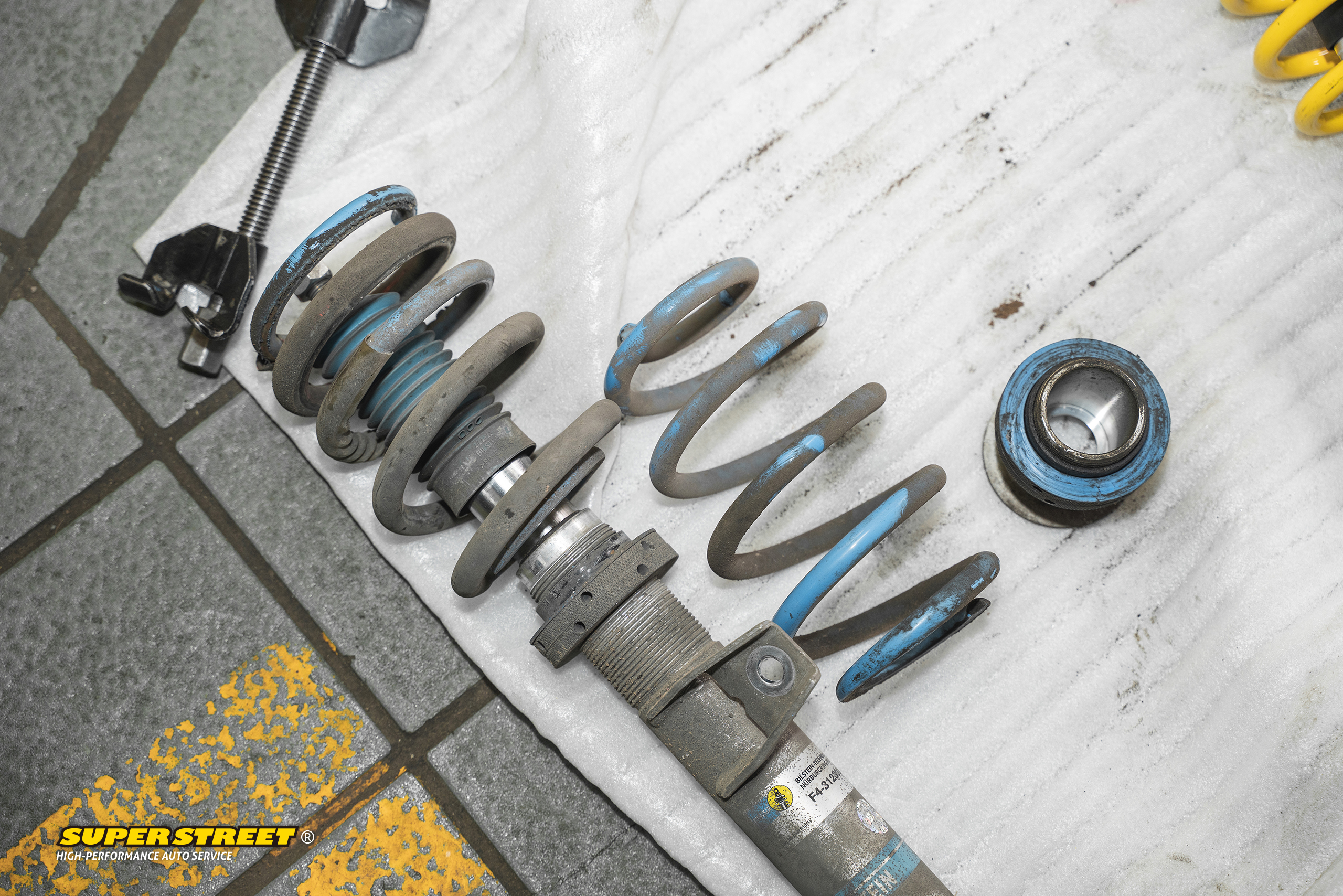 奥迪S3拆掉BILSTEINB16，换上KWV3绞牙避震，只想更舒适。