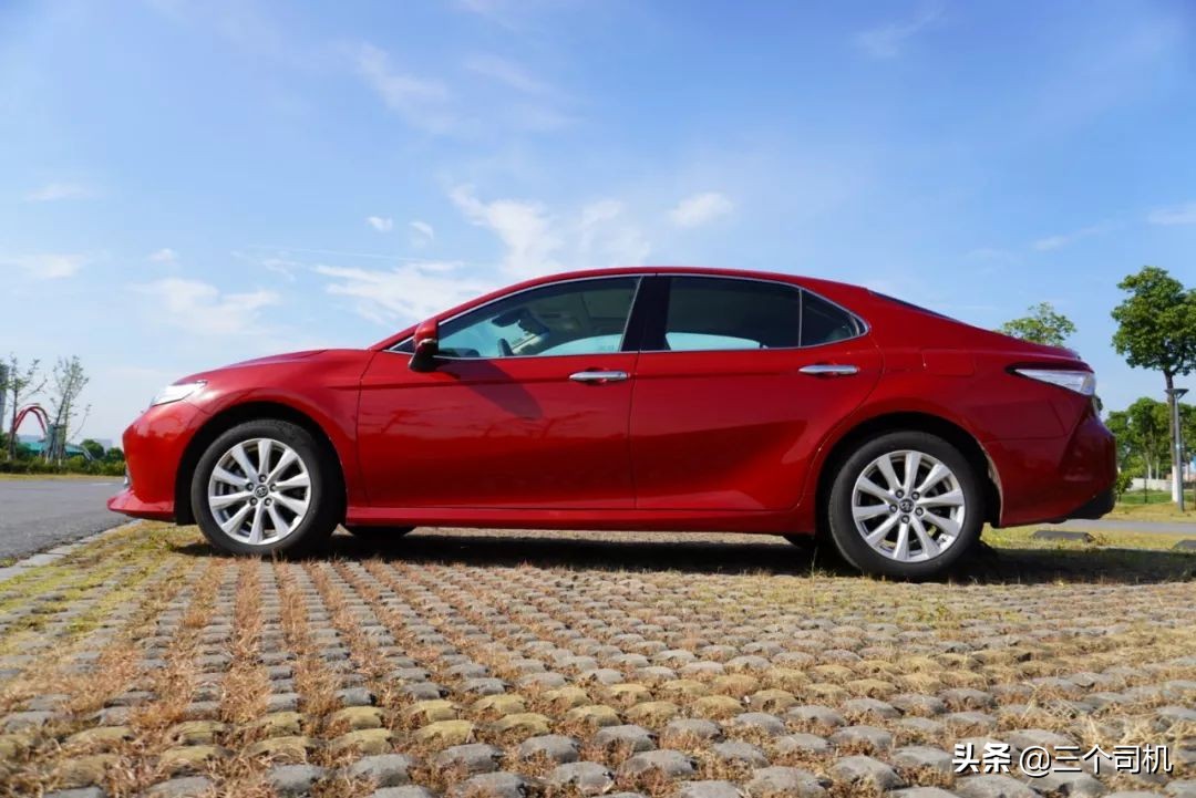 实测2.0L凯美瑞，驾驶感已欧化，丰田最大特点被保留