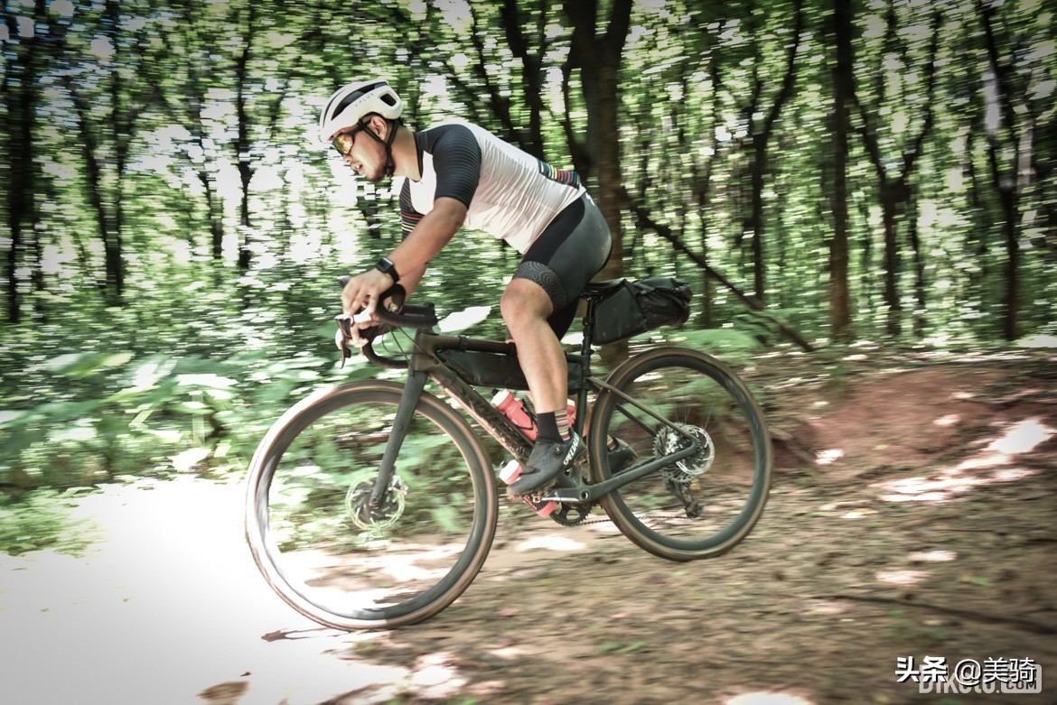 冒险砾石公路车评测,闪电公路车s-workssl7入门级