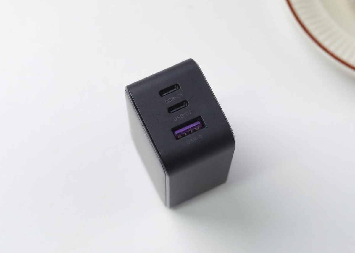 绿联小口红充电器,绿联30瓦充电器测评