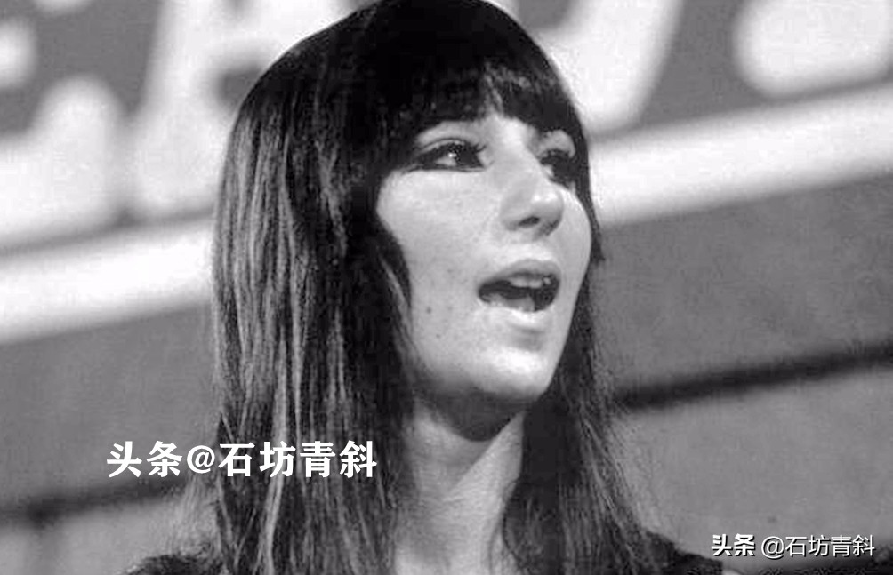 身边围绕无数小鲜肉，奇装异服的始祖，看她如何72变