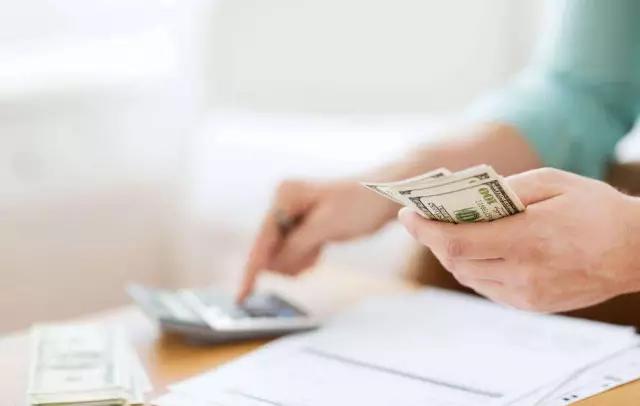 公司给员工放假不发工资怎么办,公司节假日不提前发放工资