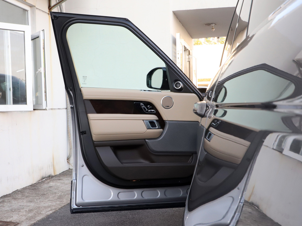 男人有钱必买的车,男人一定要买一台路虎揽胜