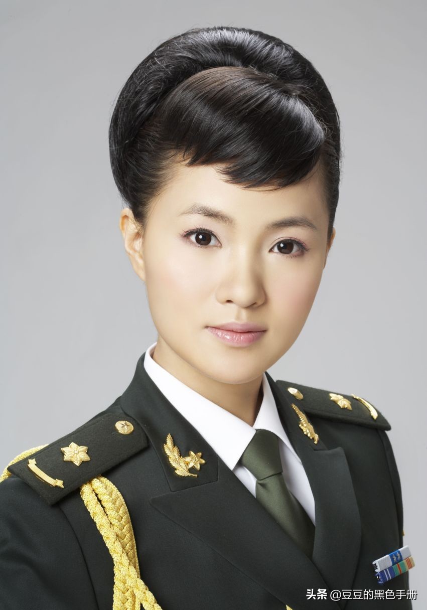 经典军旅歌曲飒爽英姿五尺枪,不会唱就别唱原视频