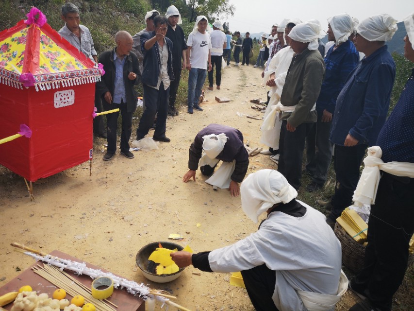 不火化直接土葬违法吗,不火化直接土葬会有什么处罚
