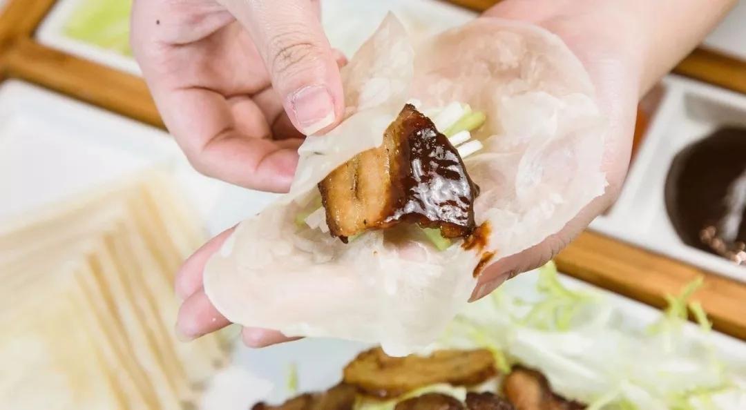 在“卡通乐园”吃“瘦瘦鱼”，一份大过脸盆，居然不到50元