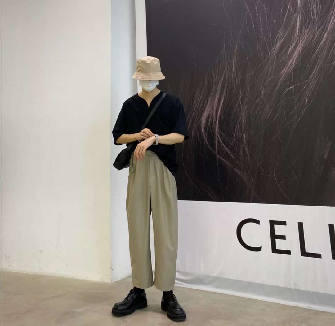 黑裤子可以配卡其色鞋子吗,黑色上衣卡其色鞋子配什么裤子