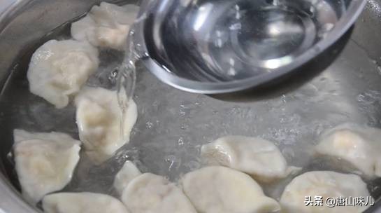 包元宝水饺的手法视频慢动作,儿童手工元宝水饺慢动作教程