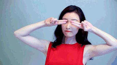 倪妮牛仔背带裙,倪妮穿黑色鱼尾裙