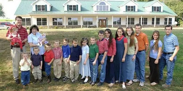 美国生17个孩子的夫妻,美国夫妇生了60多个孩子