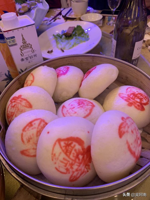 土豪请客吃饭300元,土豪一桌宴席500万