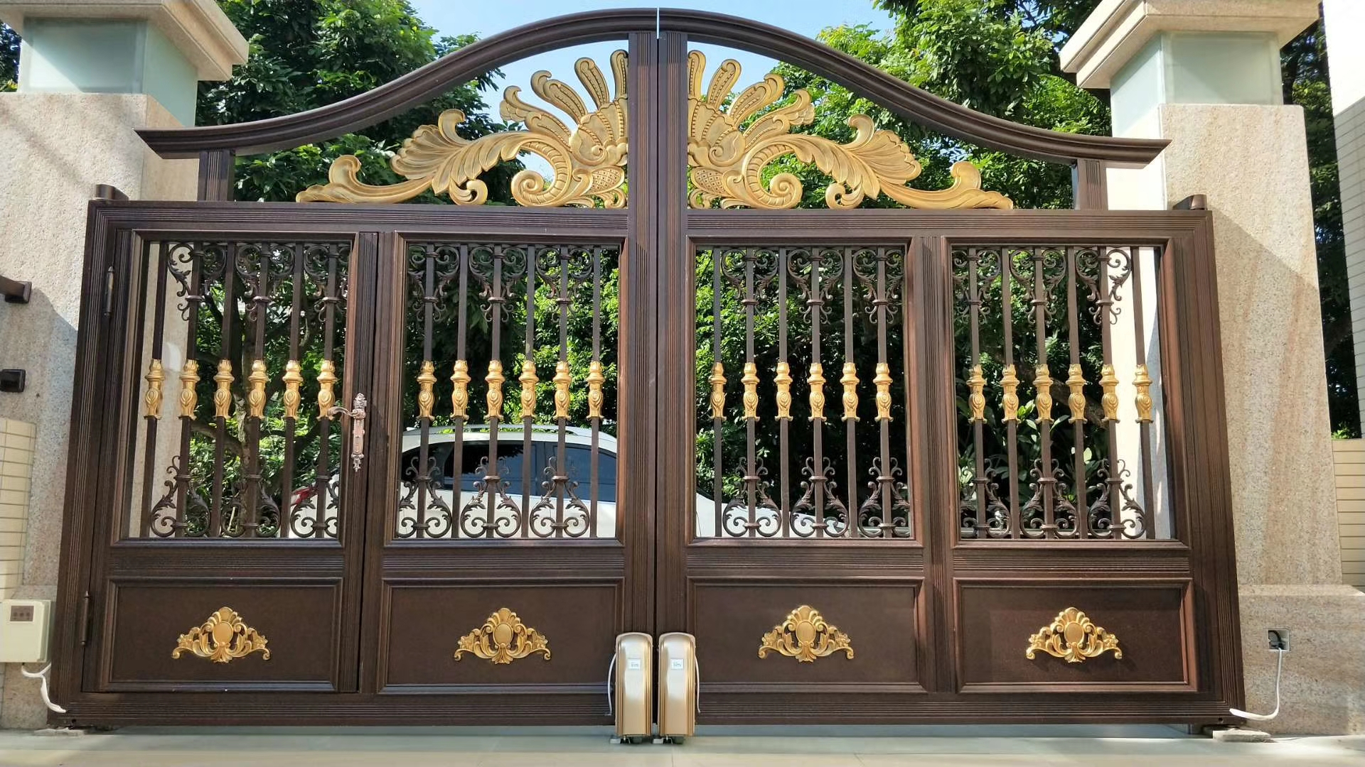 双开铝艺大门安装,双开铝艺大门