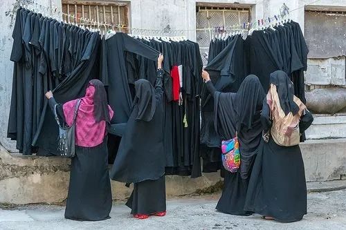 黎巴嫩爆炸发生后,巩俐章子怡的挚爱无声落泪……