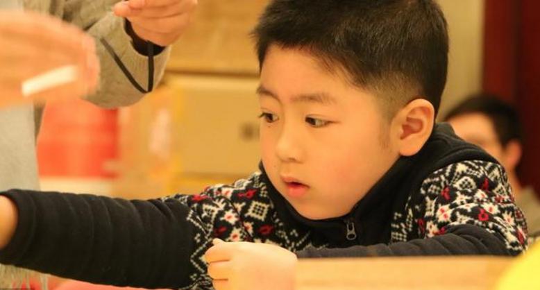 孩子偷拿家里的钱怎么给妈妈认错,孩子偷拿钱了要不要告诉爸爸