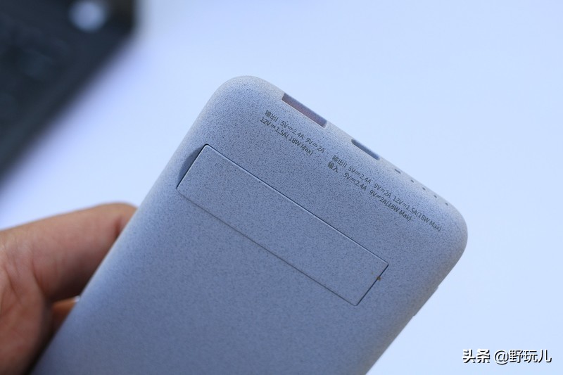 安卓手机背夹式充电宝测评,南卡无线充电宝pow-1和pow-2