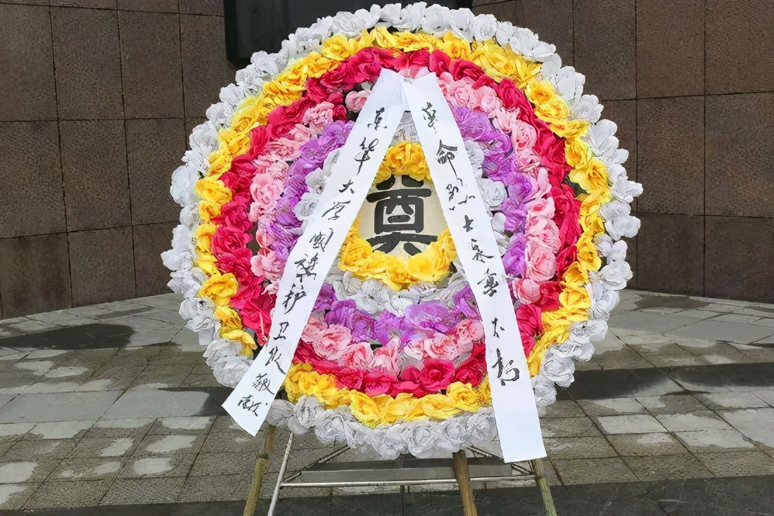 开张送花圈一般送几个,日本开业送花圈