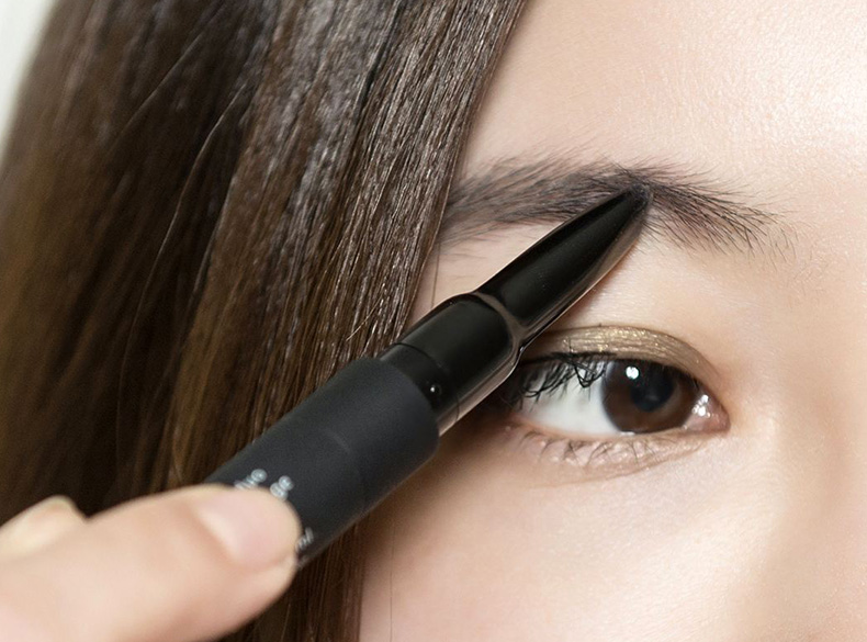 化妆时浮粉卡粉怎么办,新手怎么化妆不容易卡粉脱妆呢